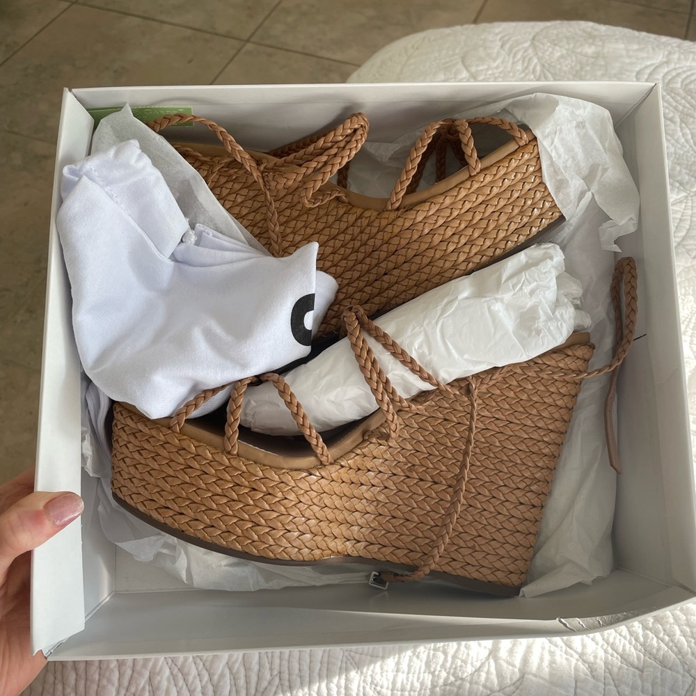 Never worn SCHUTZ Camel Color Wedges